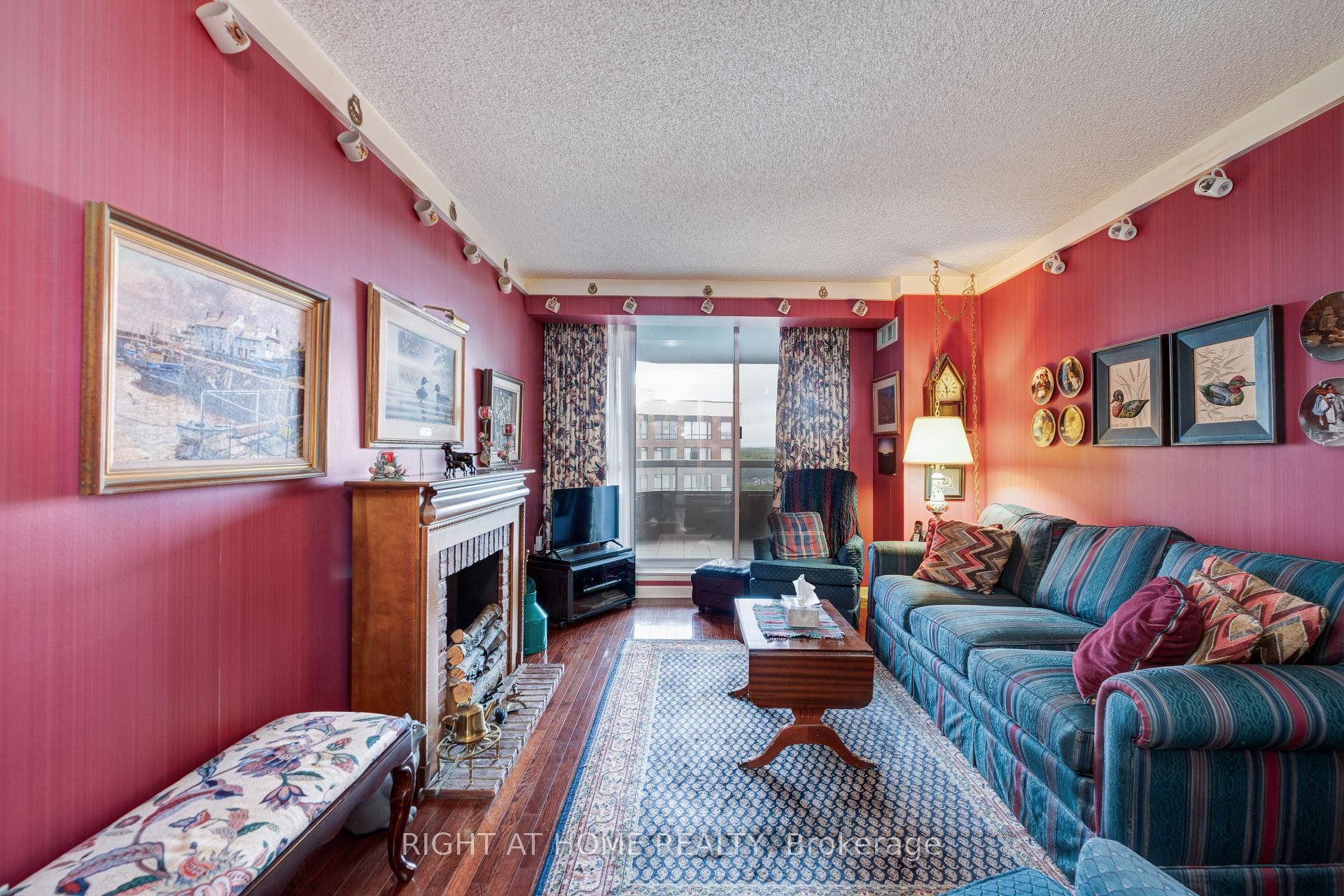 Photo 10 of Unit 914, 610 Bullock Drive, Markham, Markville — HOMEH