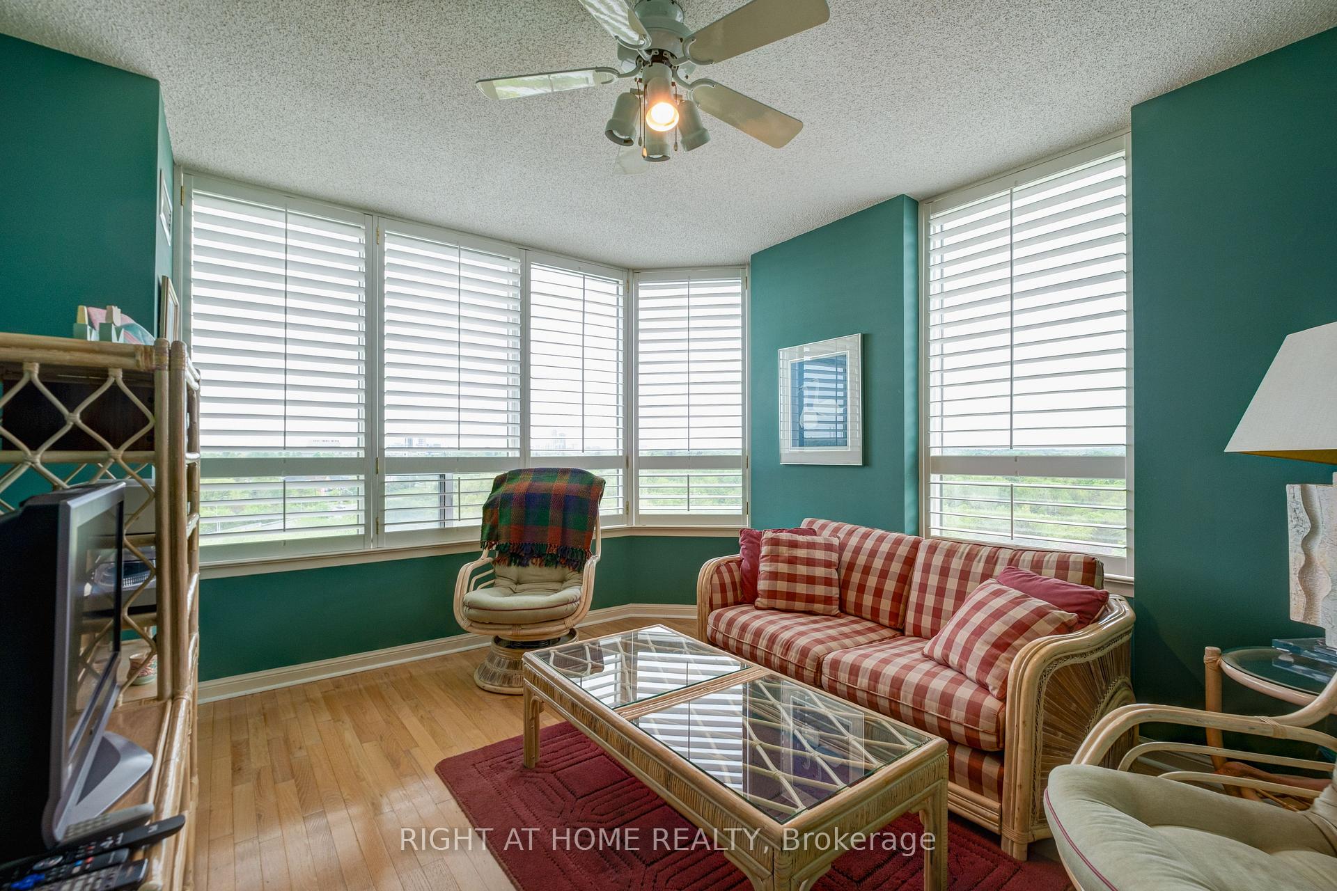 Photo 11 of Unit 914, 610 Bullock Drive, Markham, Markville — HOMEH