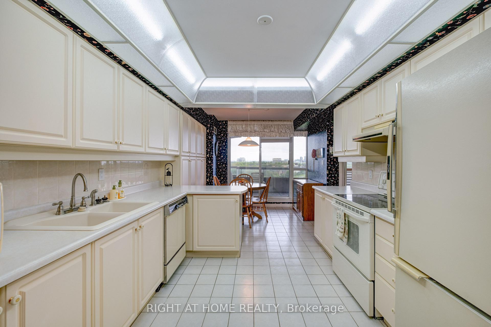Photo 29 of Unit 914, 610 Bullock Drive, Markham, Markville — HOMEH
