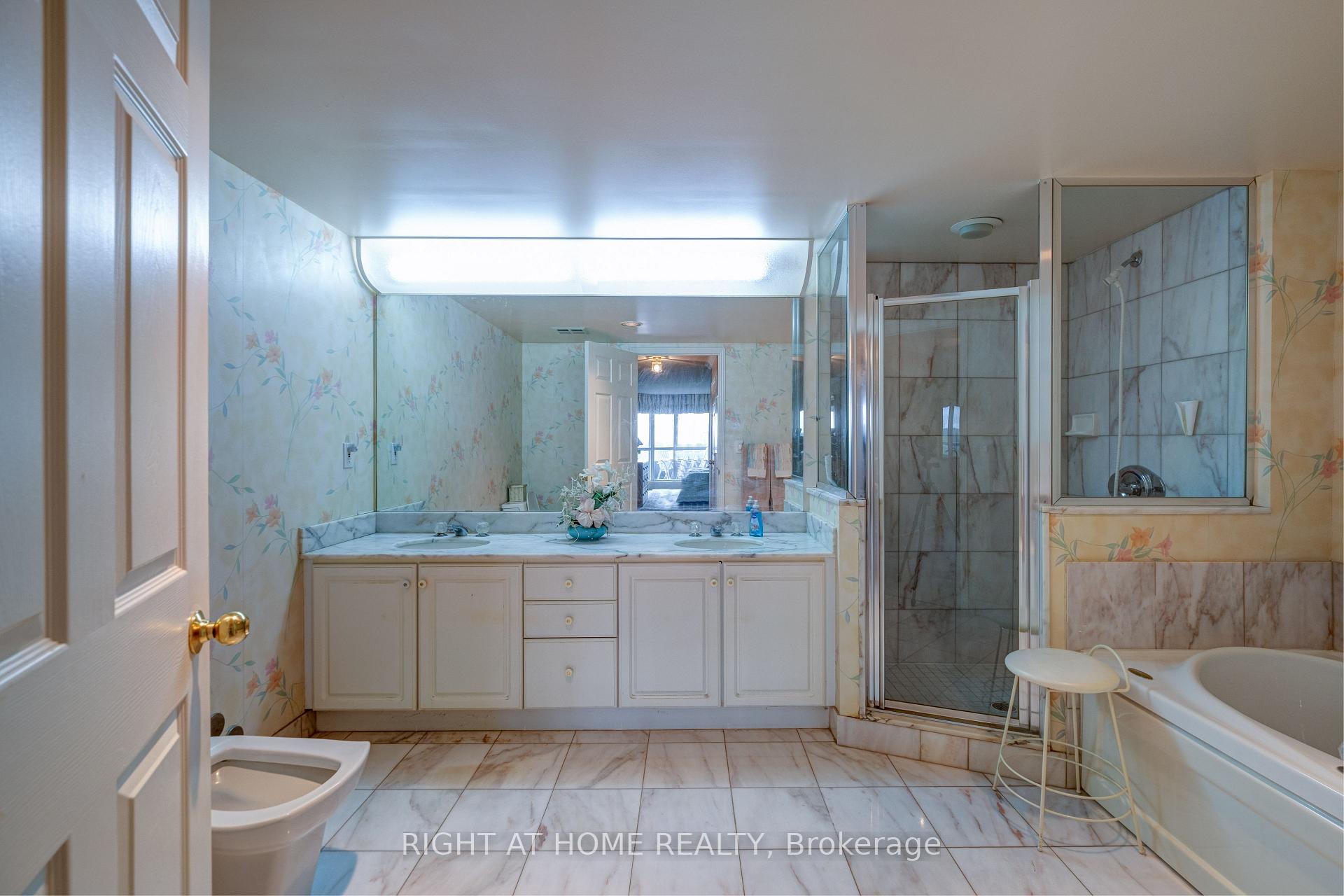 Photo 17 of Unit 914, 610 Bullock Drive, Markham, Markville — HOMEH