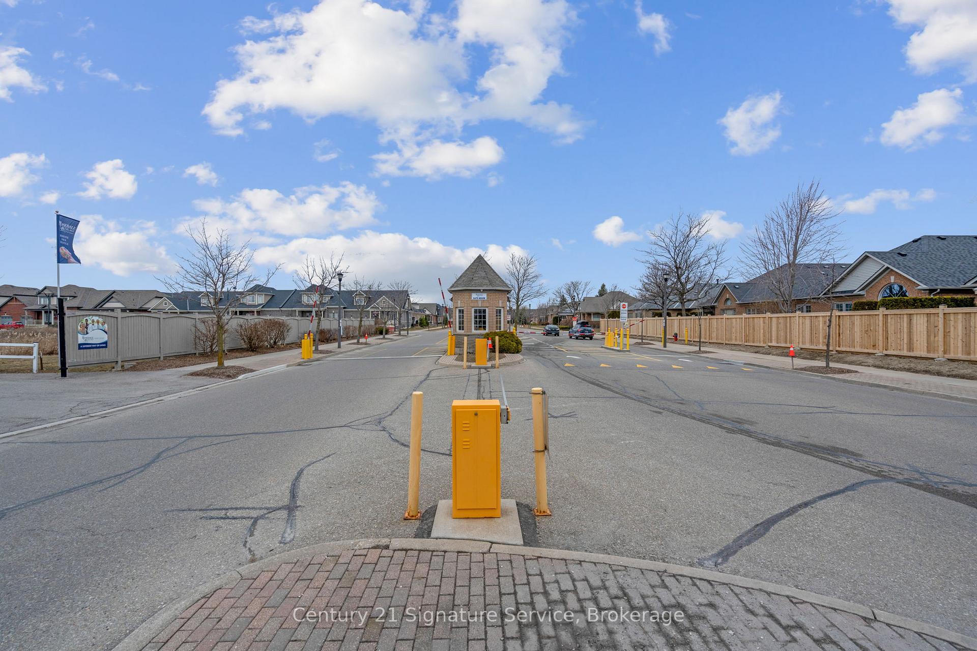 Photo 6 of Unit 212, 25 Via Rosedale Way, Brampton, Sandringham-Wellington — HOMEH