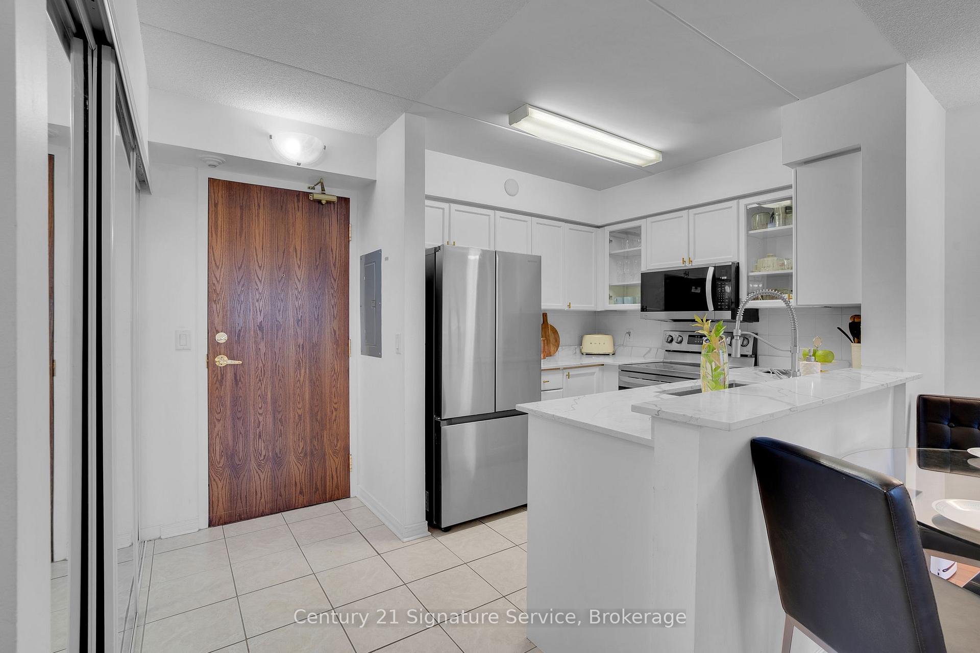 Photo 9 of Unit 212, 25 Via Rosedale Way, Brampton, Sandringham-Wellington — HOMEH