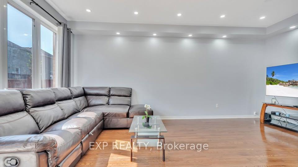 Photo 6 of 28 Coleluke Lane, Markham, Middlefield — HOMEH