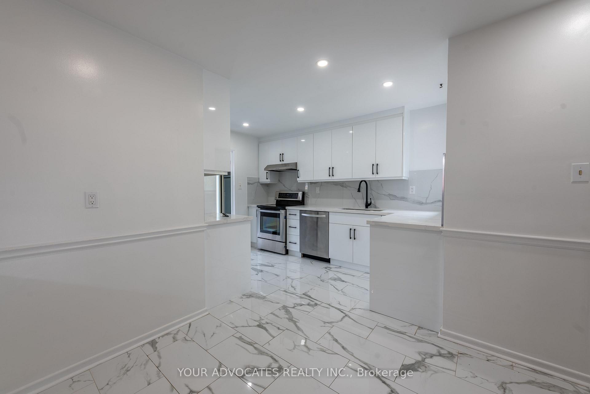 Photo 3 of 7 Pringle Avenue, Markham, Markham Village — HOMEH