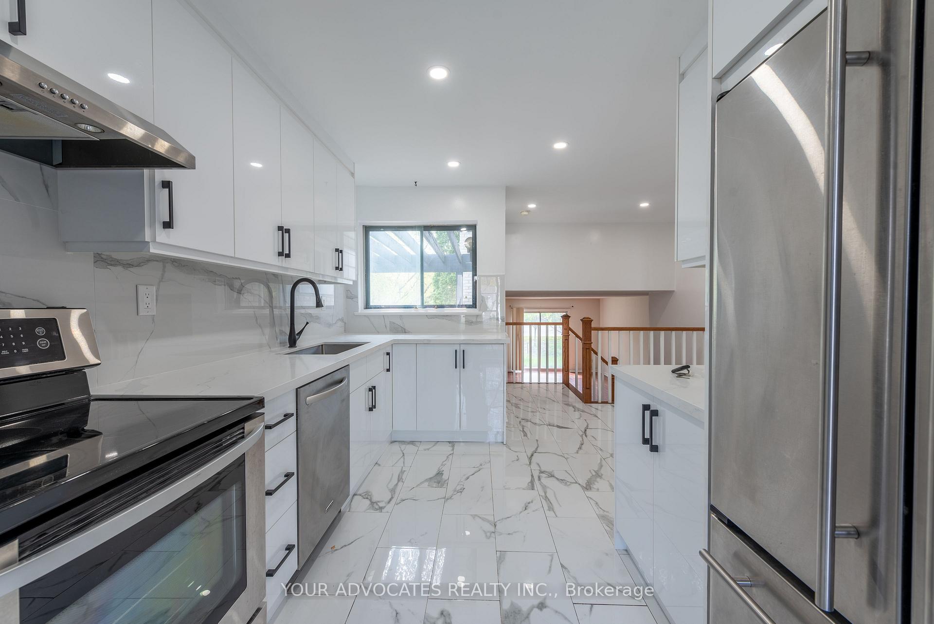 Photo 4 of 7 Pringle Avenue, Markham, Markham Village — HOMEH