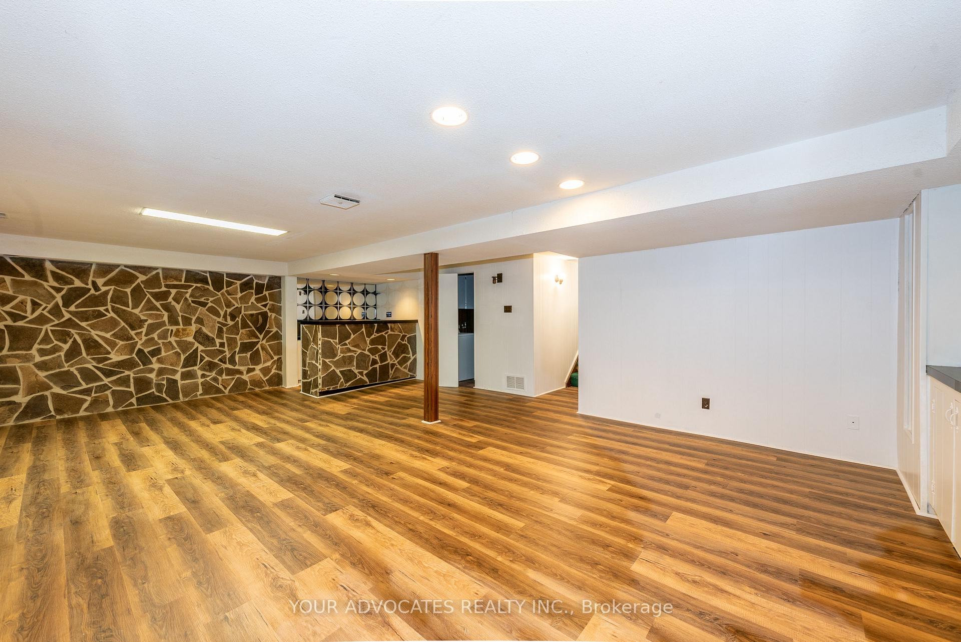 Photo 8 of 7 Pringle Avenue, Markham, Markham Village — HOMEH