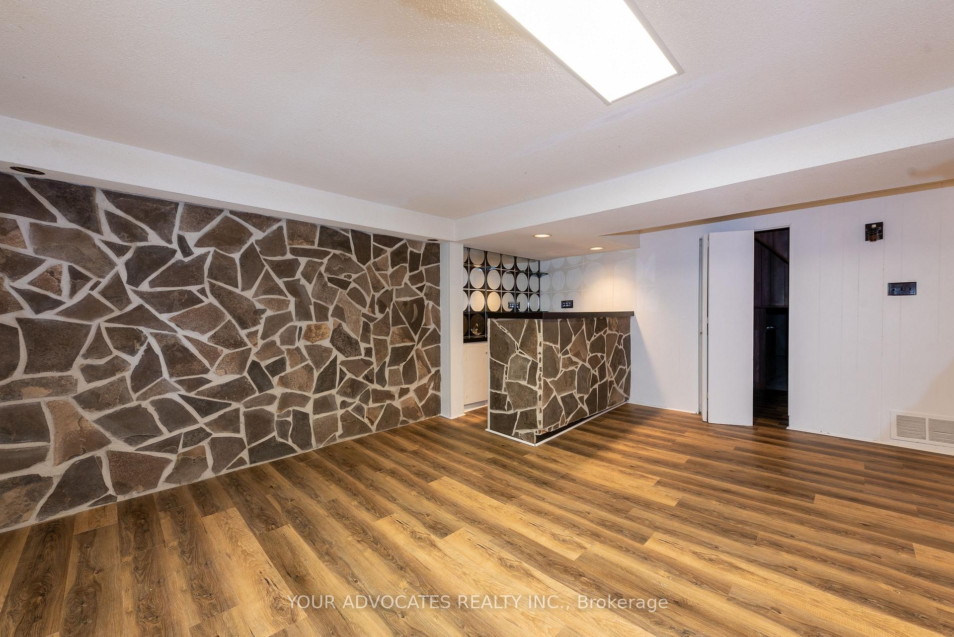 Photo 9 of 7 Pringle Avenue, Markham, Markham Village — HOMEH