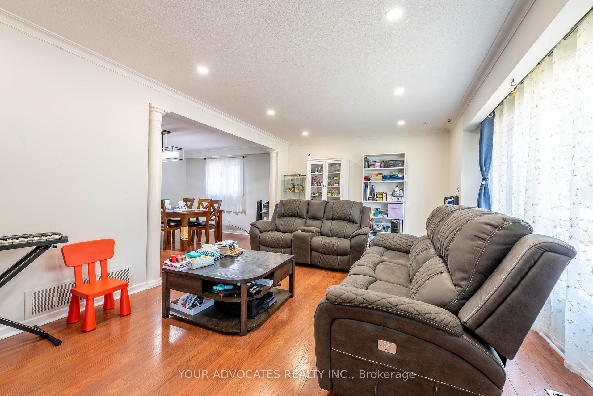 Photo 18 of 7 Pringle Avenue, Markham, Markham Village — HOMEH