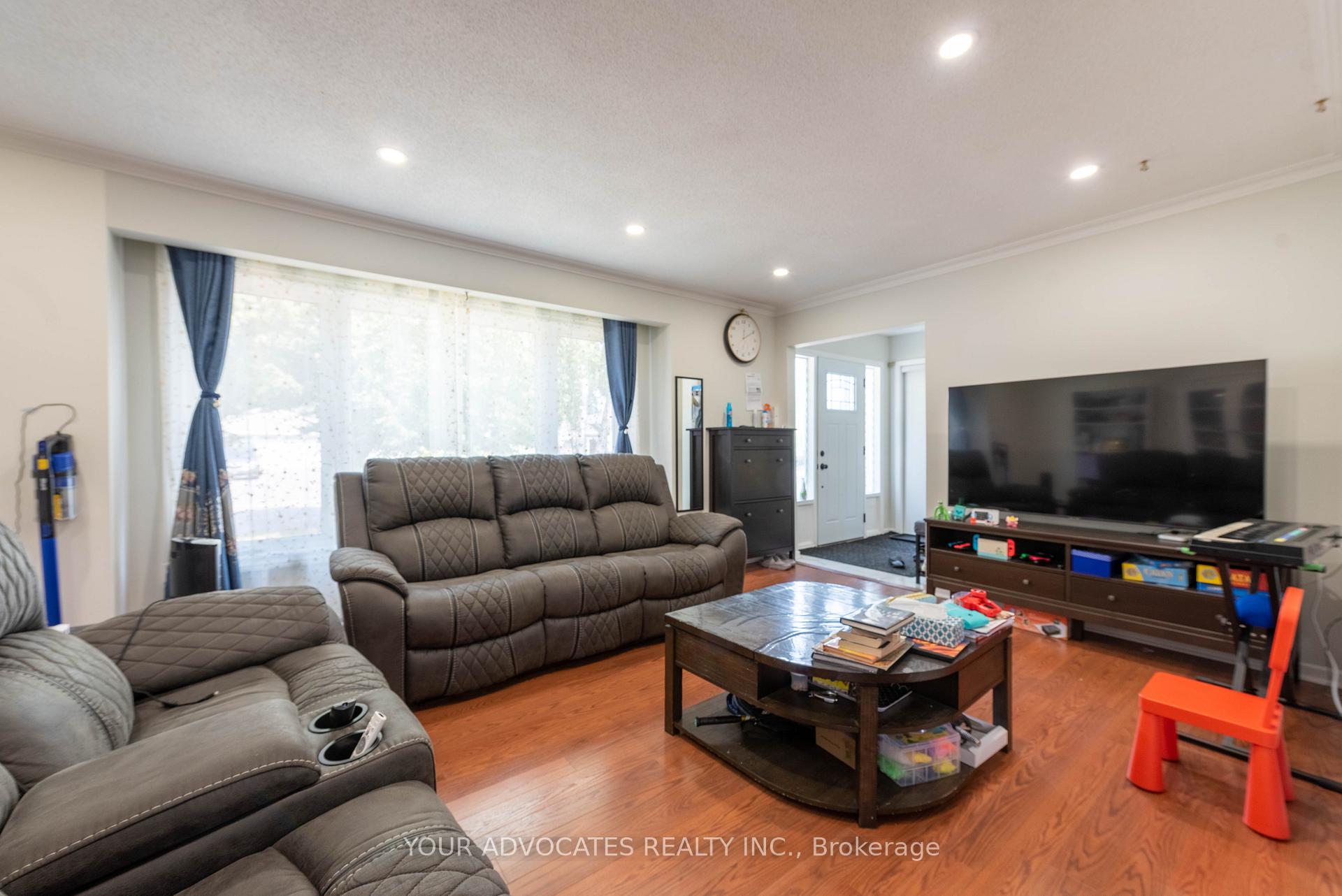 Photo 21 of 7 Pringle Avenue, Markham, Markham Village — HOMEH