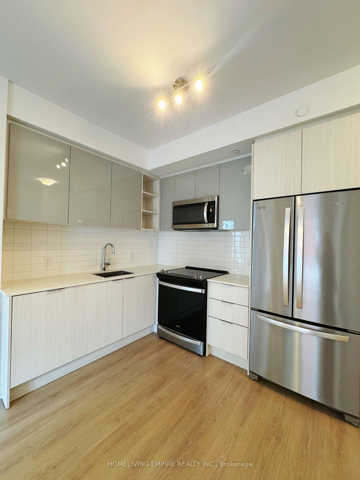 Photo 2 of Unit 918, 50 Dunfield Avenue, Toronto, Mount Pleasant West — HOMEH