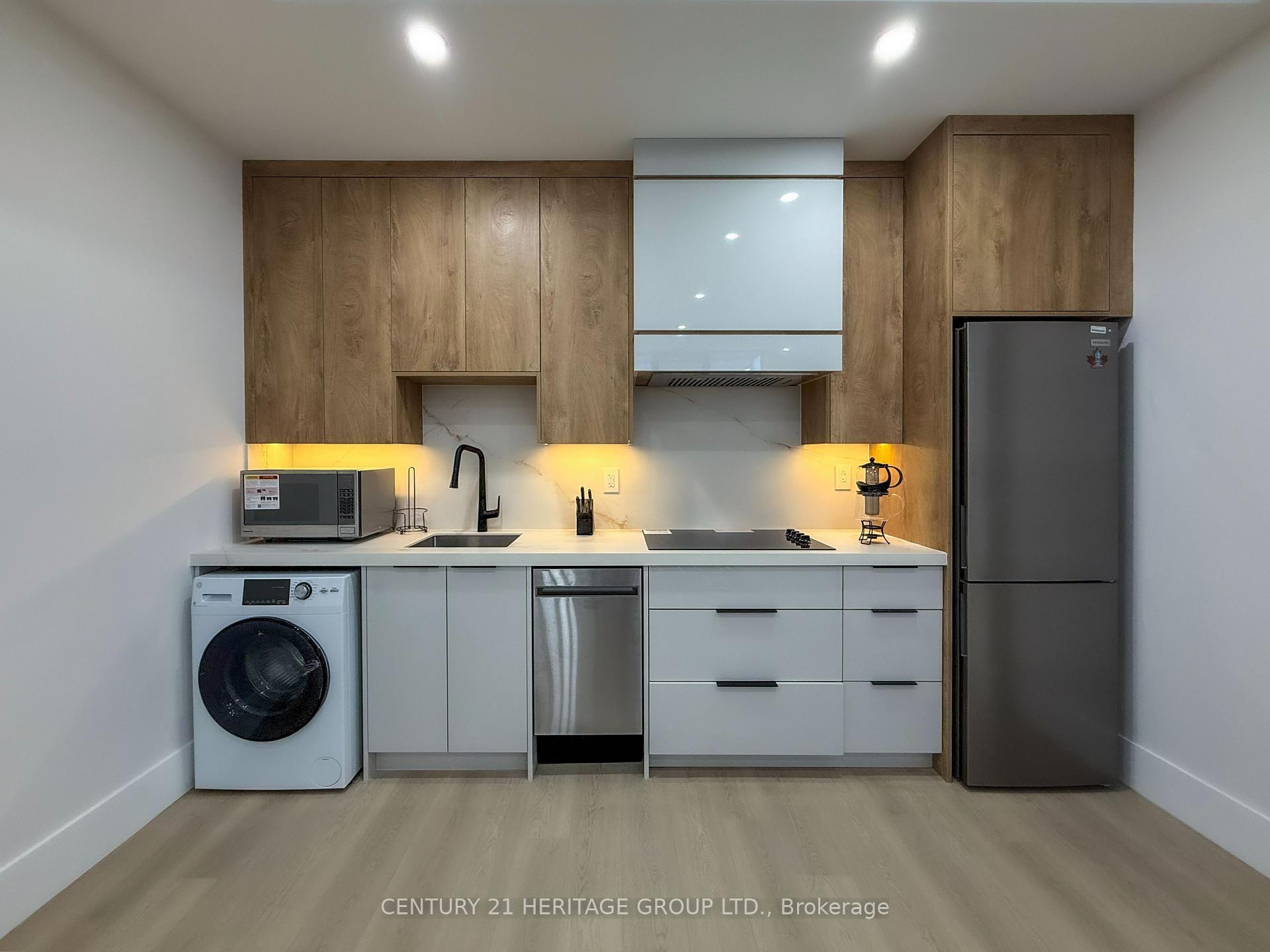 Photo 7 of Unit #A, 11 Knowles Crescent, Aurora, Aurora Heights — HOMEH