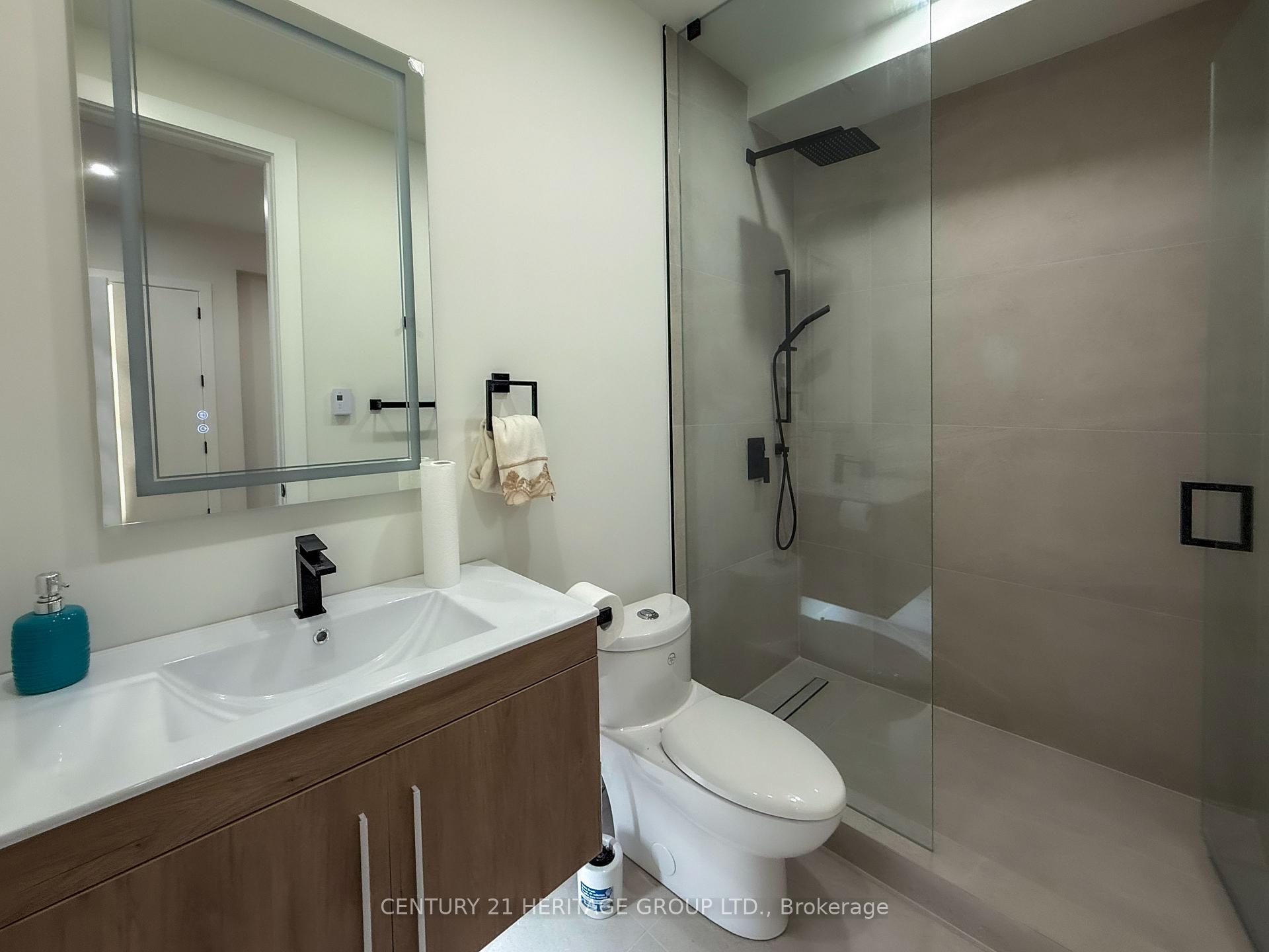 Photo 3 of Unit #A, 11 Knowles Crescent, Aurora, Aurora Heights — HOMEH