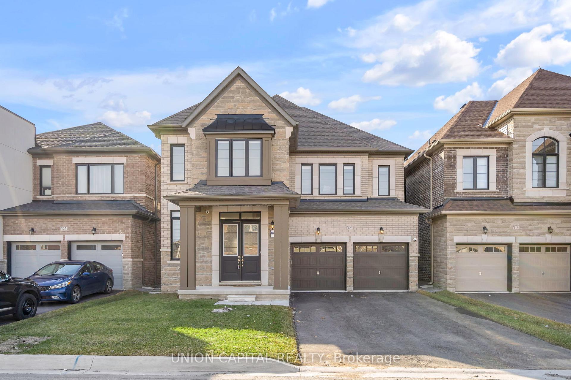 Photo 3 of 123 Halldorson Avenue, Aurora, Bayview Northeast — HOMEH