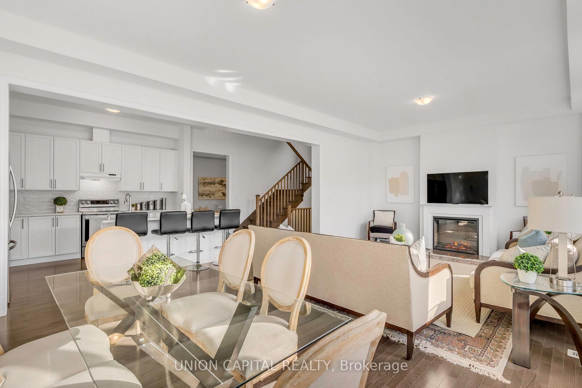 Photo 4 of 123 Halldorson Avenue, Aurora, Bayview Northeast — HOMEH