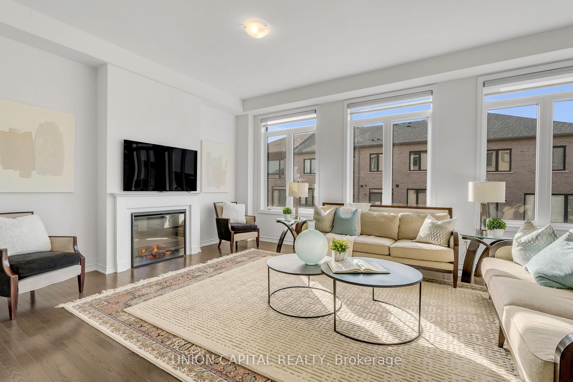 Photo 8 of 123 Halldorson Avenue, Aurora, Bayview Northeast — HOMEH
