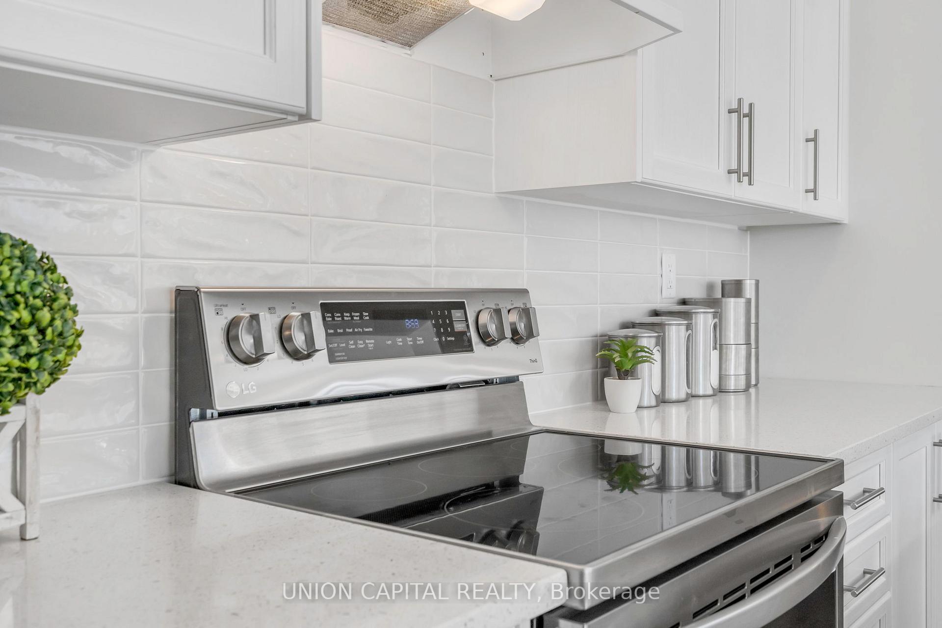 Photo 15 of 123 Halldorson Avenue, Aurora, Bayview Northeast — HOMEH