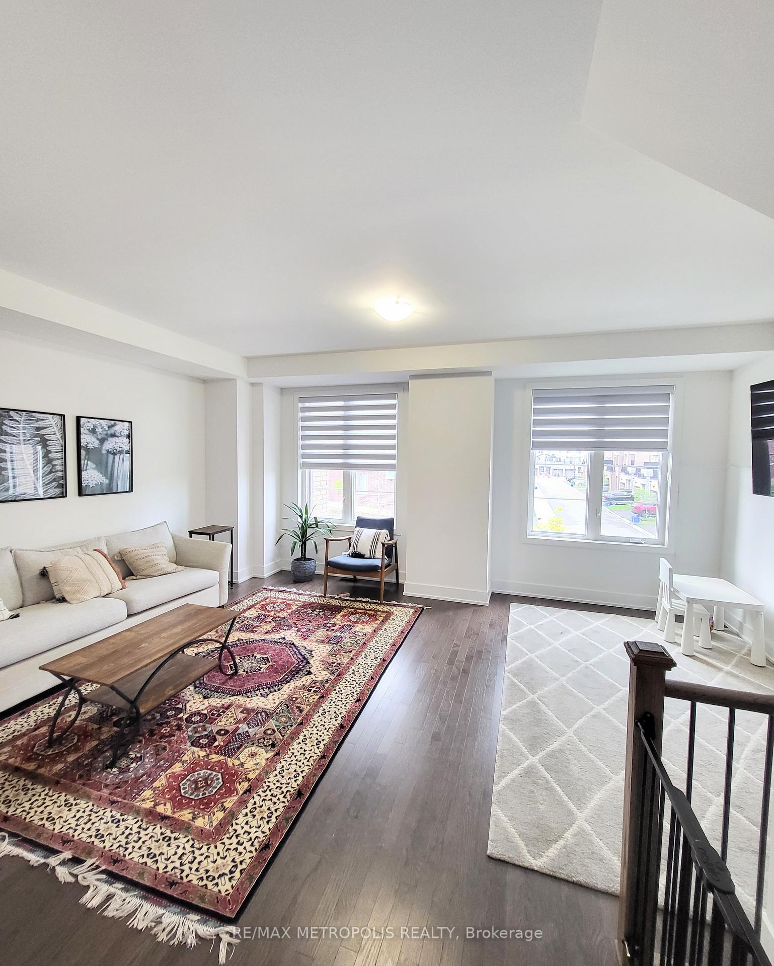 Photo 4 of 29 Sobczak Drive, Whitby, Port Whitby — HOMEH