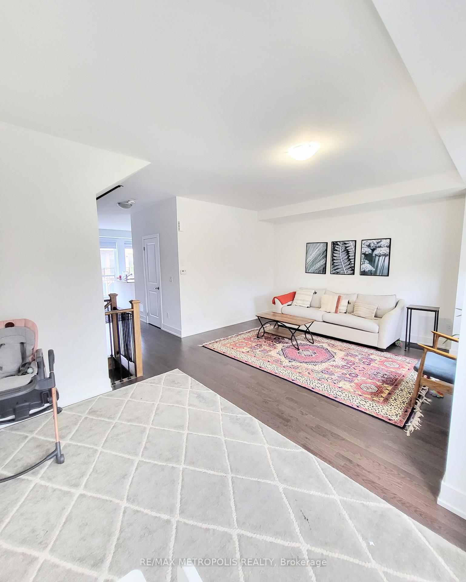 Photo 5 of 29 Sobczak Drive, Whitby, Port Whitby — HOMEH