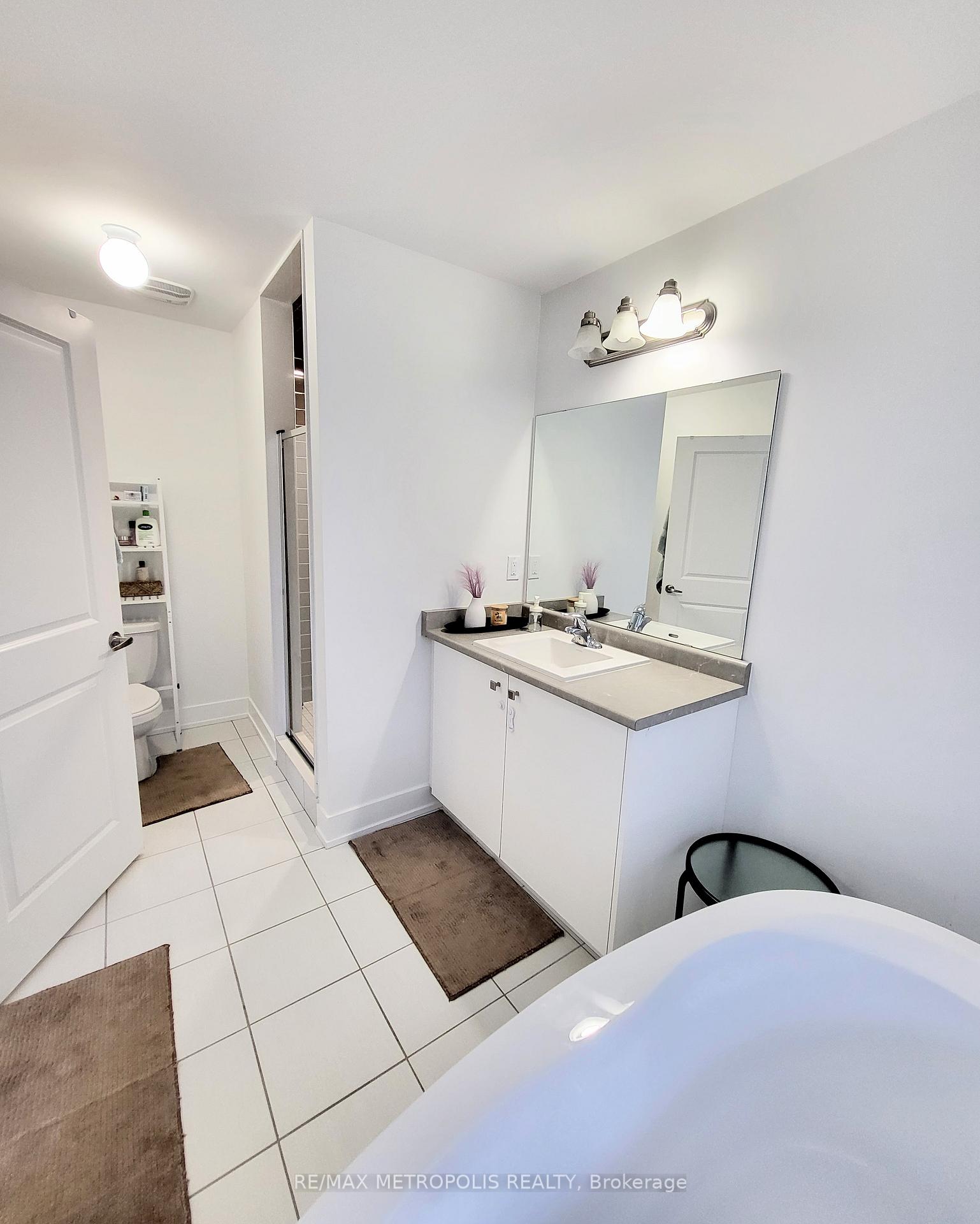 Photo 16 of 29 Sobczak Drive, Whitby, Port Whitby — HOMEH