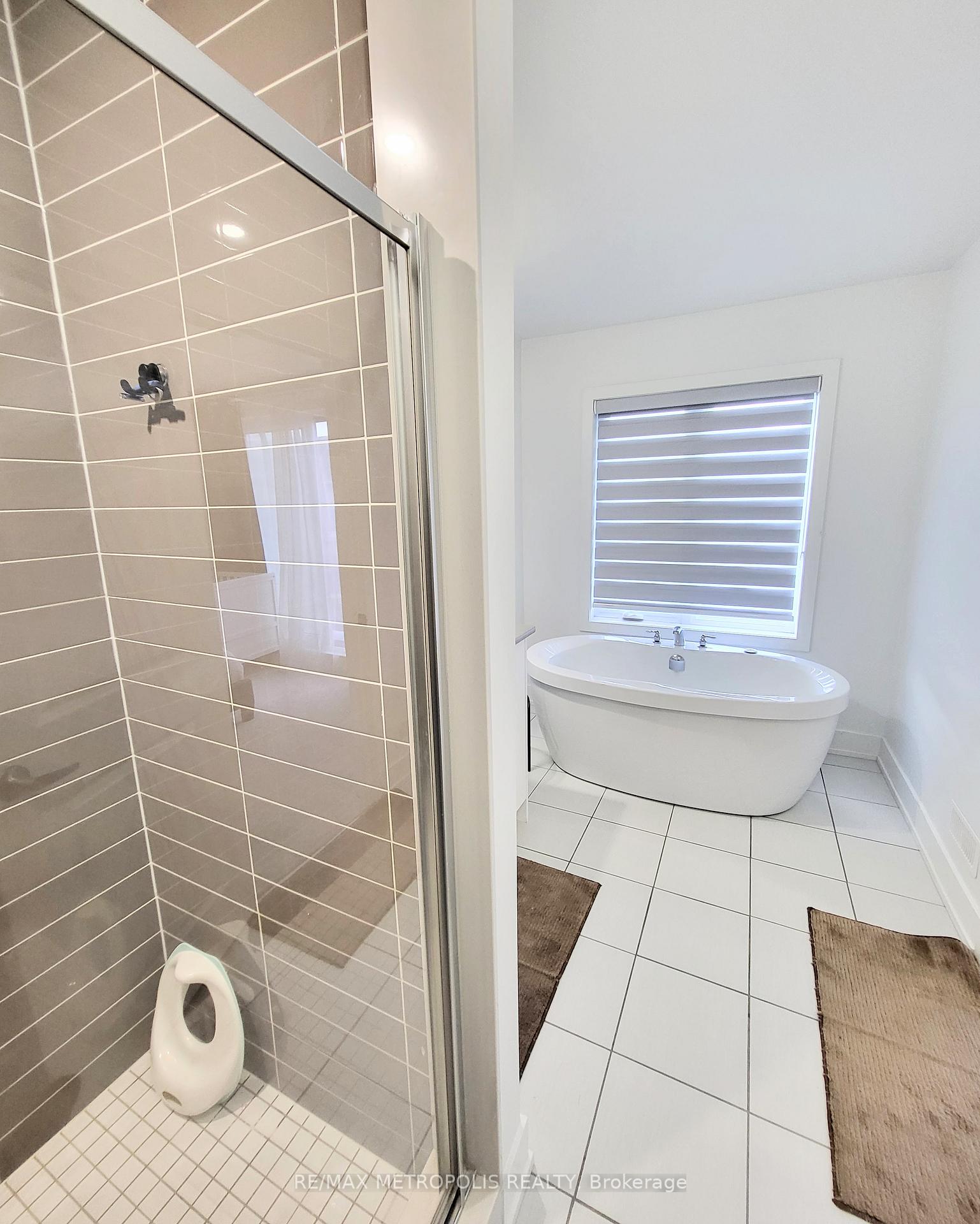 Photo 14 of 29 Sobczak Drive, Whitby, Port Whitby — HOMEH