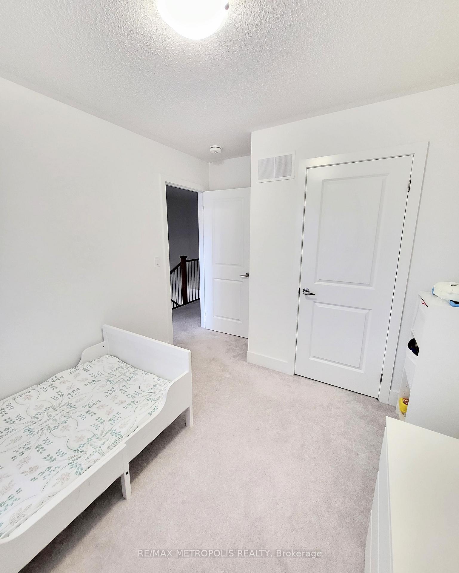 Photo 9 of 29 Sobczak Drive, Whitby, Port Whitby — HOMEH