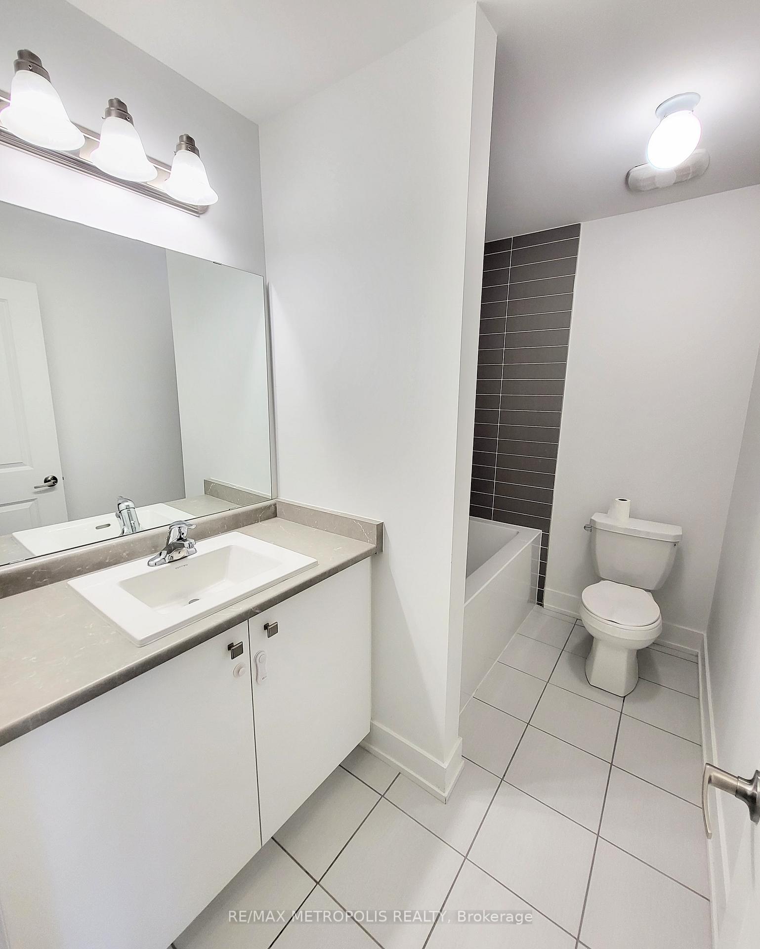 Photo 8 of 29 Sobczak Drive, Whitby, Port Whitby — HOMEH