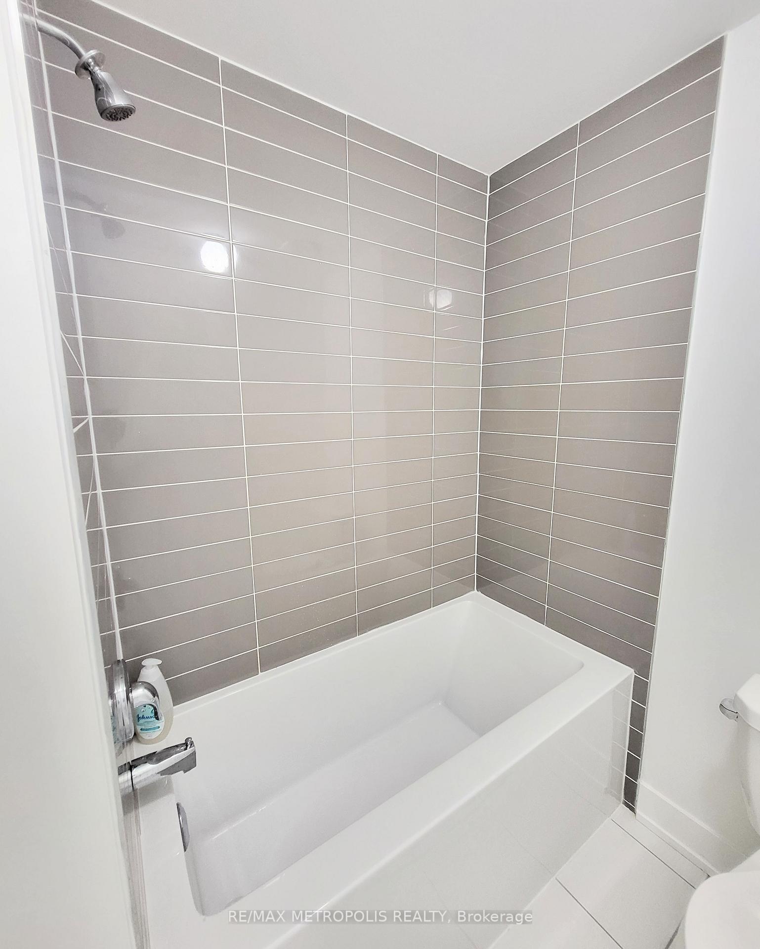 Photo 21 of 29 Sobczak Drive, Whitby, Port Whitby — HOMEH