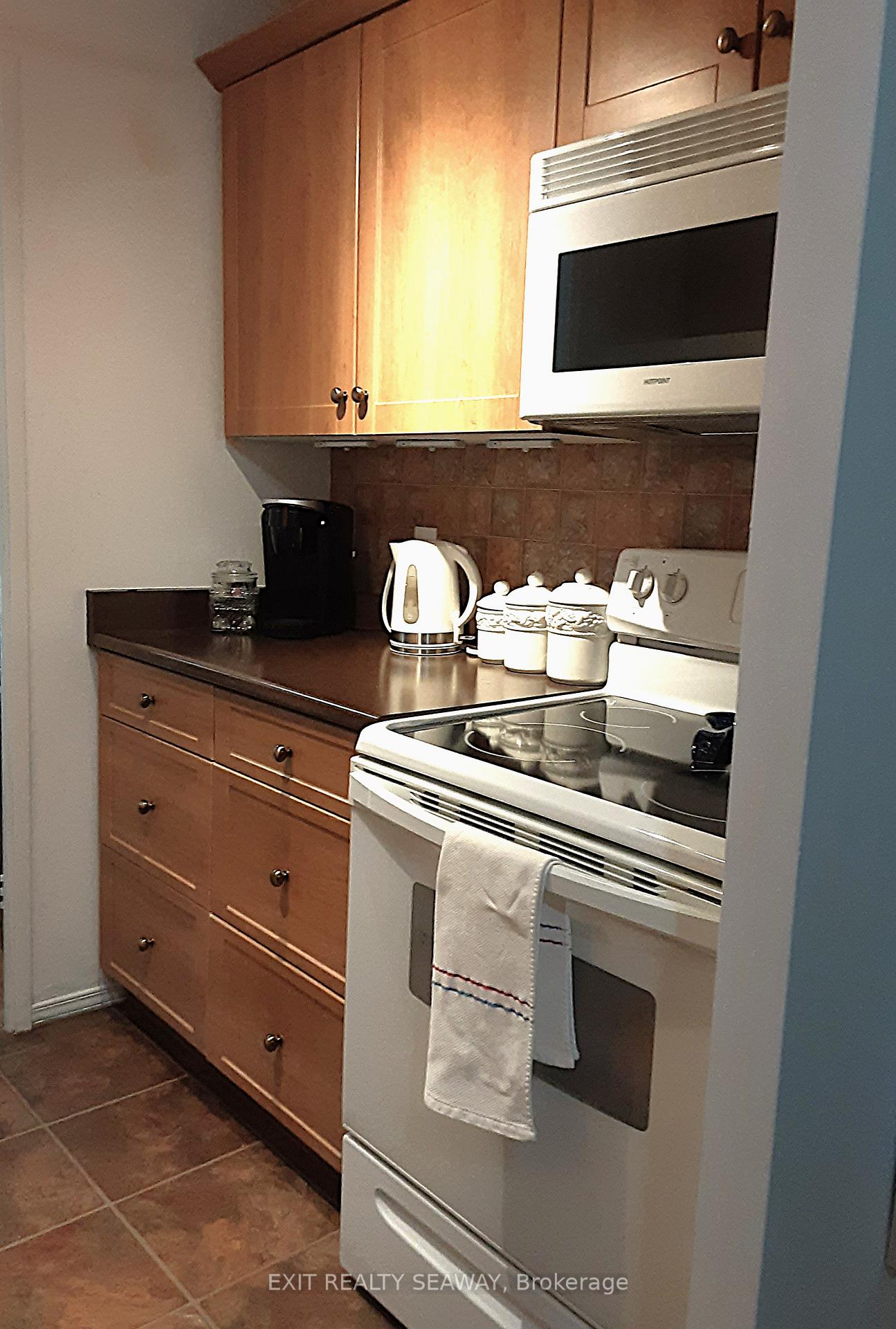 Photo 12 of Unit 408, 308 Second Street E, Cornwall — HOMEH