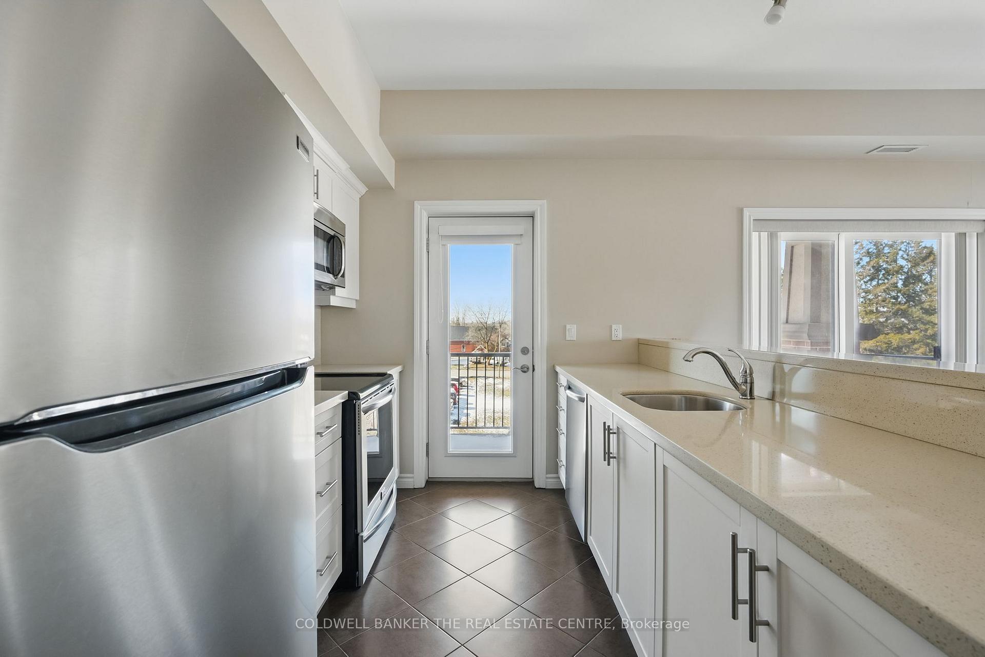 Photo 5 of Unit 305, 19a Yonge Street N, Springwater, Elmvale — HOMEH