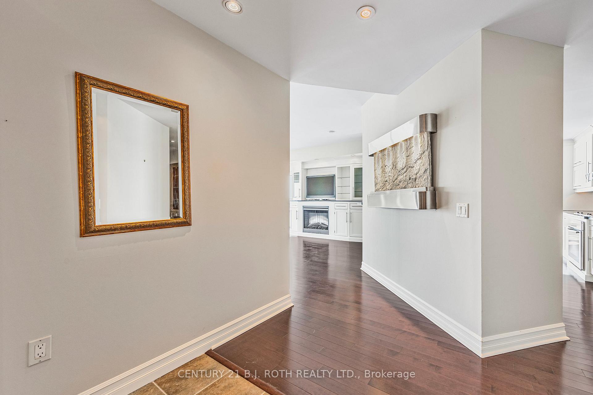 Photo 6 of Unit 803, 6 Toronto Street, Barrie, Lakeshore — HOMEH