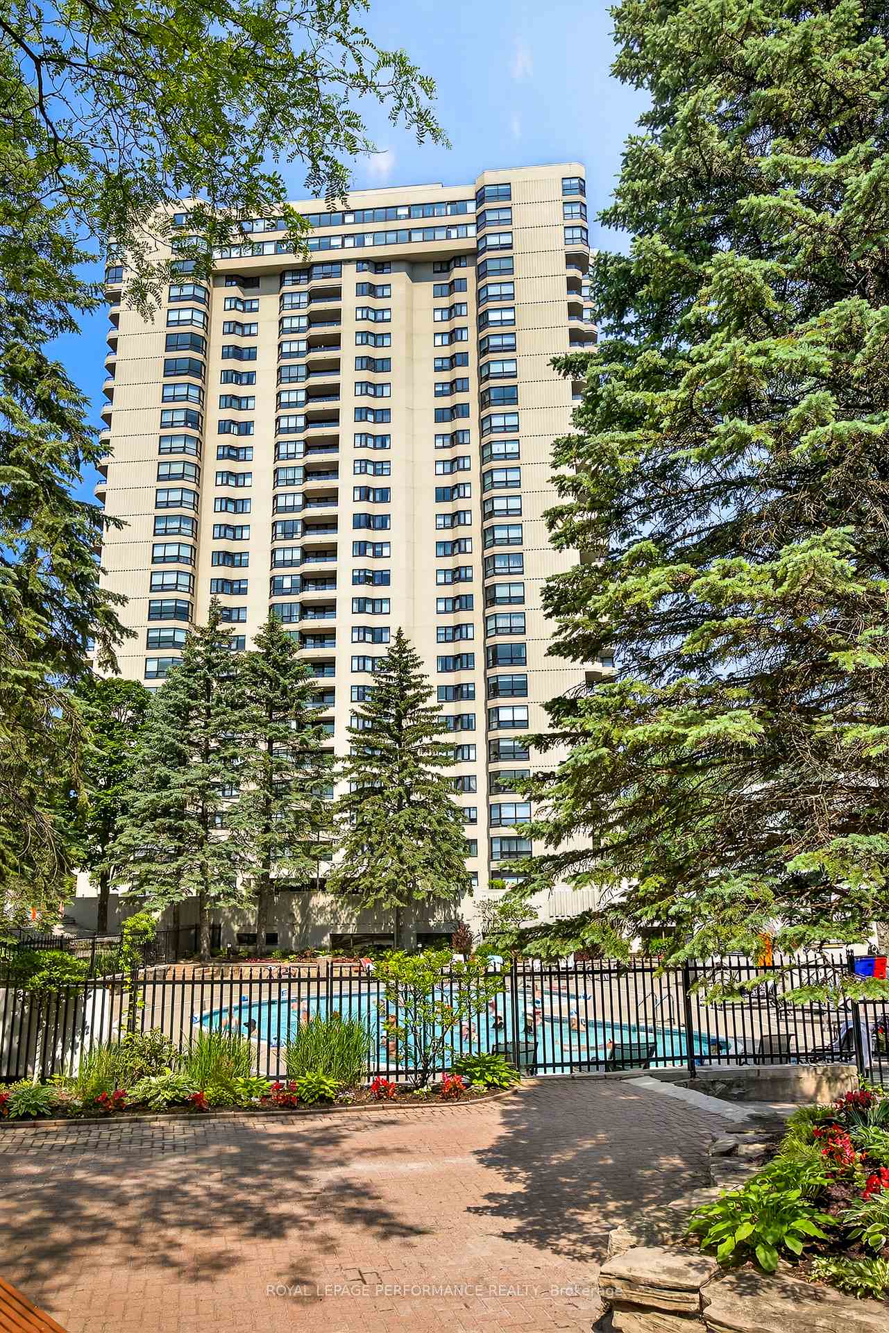 Photo 3 of Unit 2006, 1500 Riverside Drive, Ottawa, Riverview Park — HOMEH