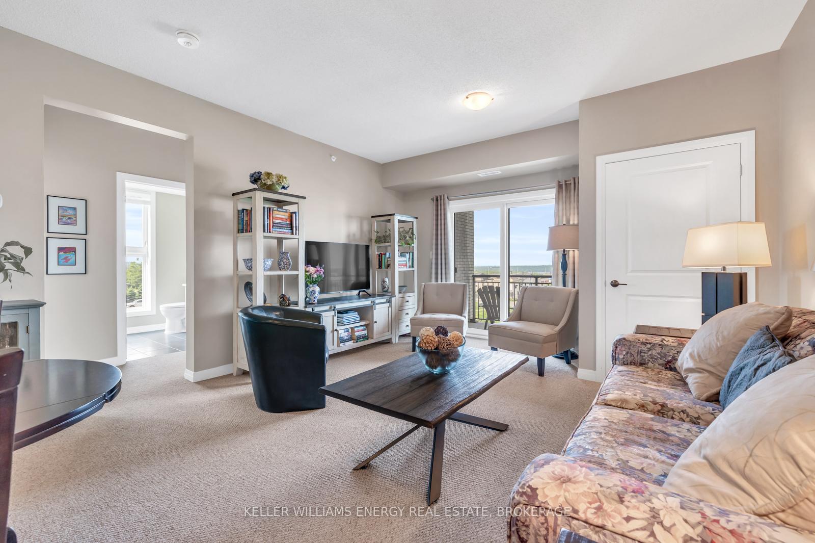 Photo 5 of Unit 309, 299 Cundles Road E, Barrie, Little Lake — HOMEH