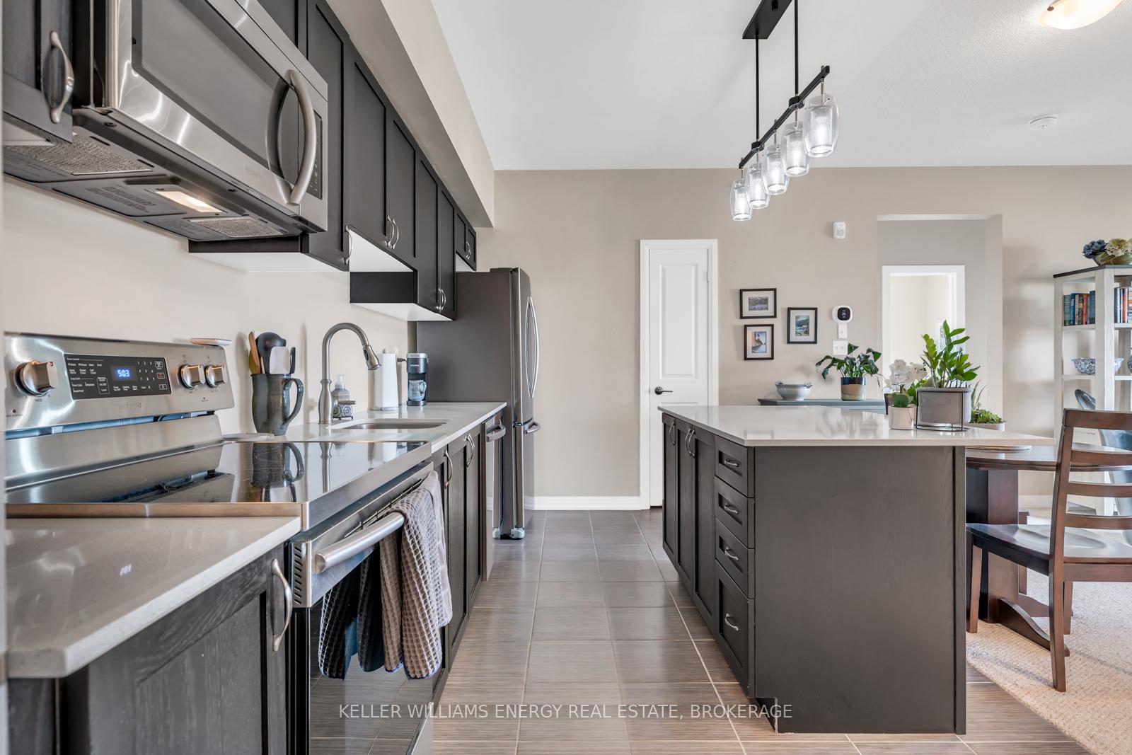Photo 2 of Unit 309, 299 Cundles Road E, Barrie, Little Lake — HOMEH
