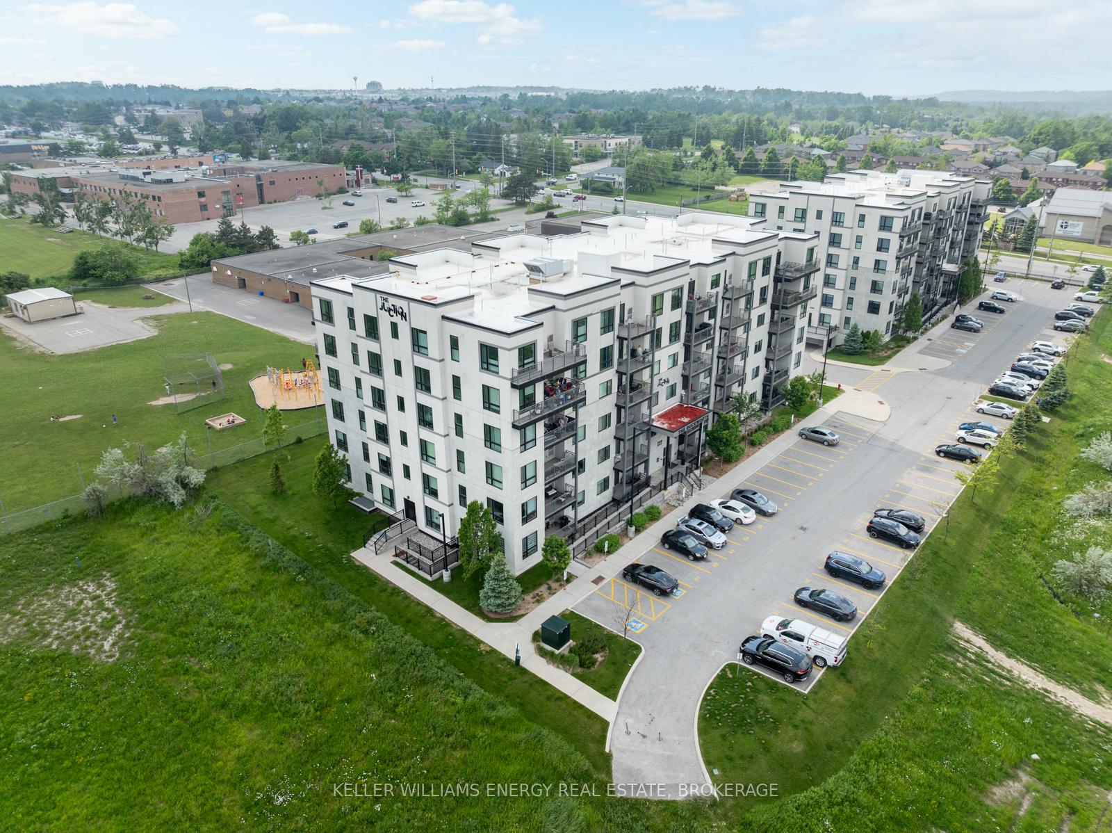 Photo 33 of Unit 309, 299 Cundles Road E, Barrie, Little Lake — HOMEH