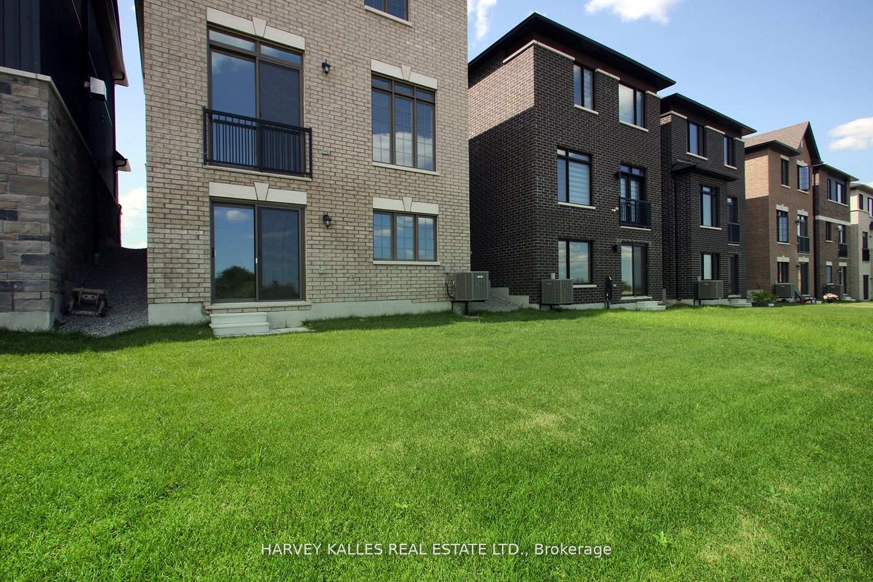 Photo 27 of 1077 Zircon Manor, Pickering, Rural Pickering — HOMEH