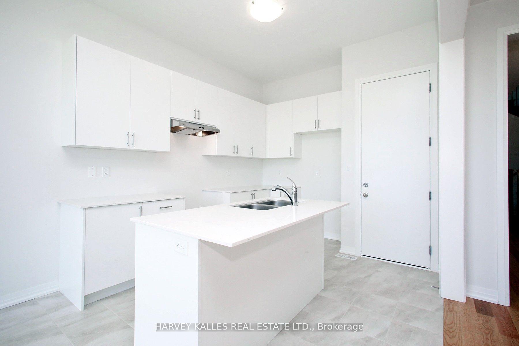 Photo 6 of 1077 Zircon Manor, Pickering, Rural Pickering — HOMEH