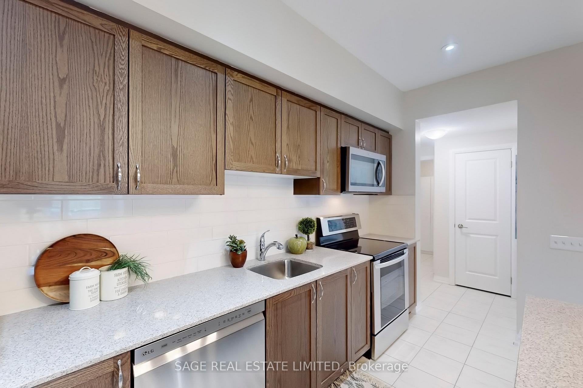 Photo 6 of Unit 310, 300 Essa Road, Barrie, 400 West — HOMEH