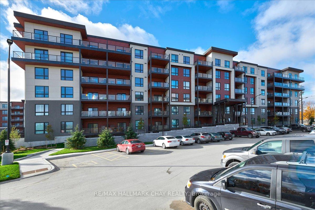 Front of Unit 611, 306 Essa Road N