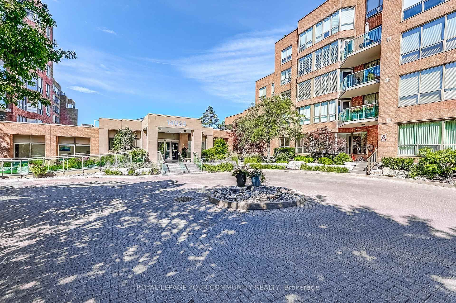 Photo 1 of Unit 604, 14924 Yonge Street S, Aurora, Aurora Highlands — HOMEH