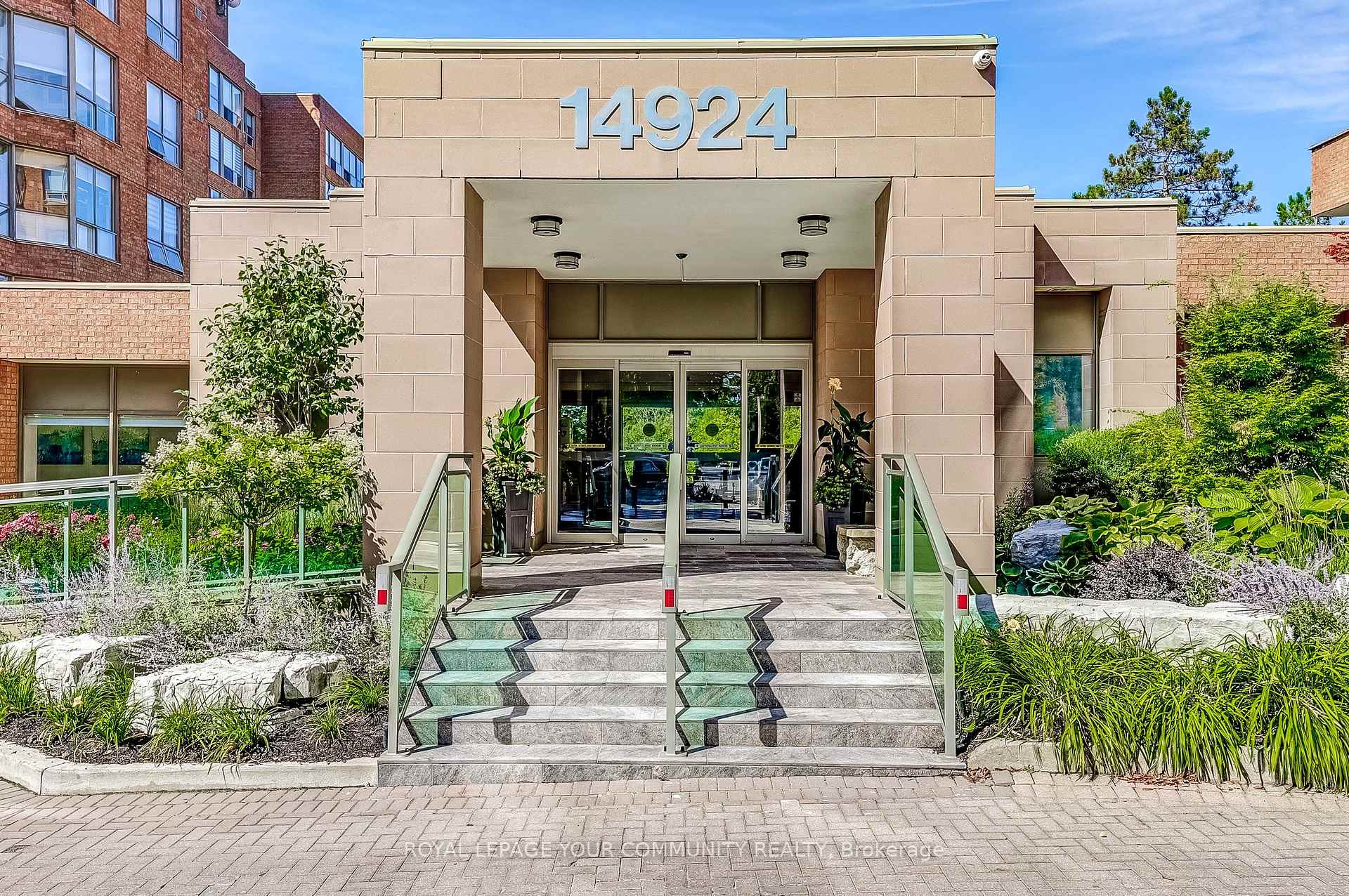 Photo 6 of Unit 604, 14924 Yonge Street S, Aurora, Aurora Highlands — HOMEH