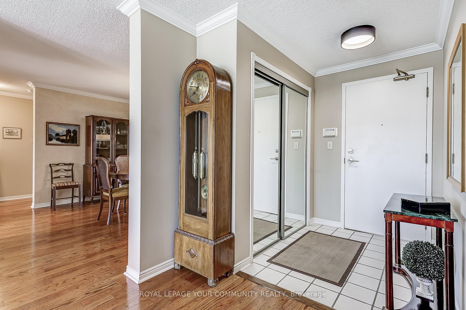 Photo 3 of Unit 604, 14924 Yonge Street S, Aurora, Aurora Highlands — HOMEH