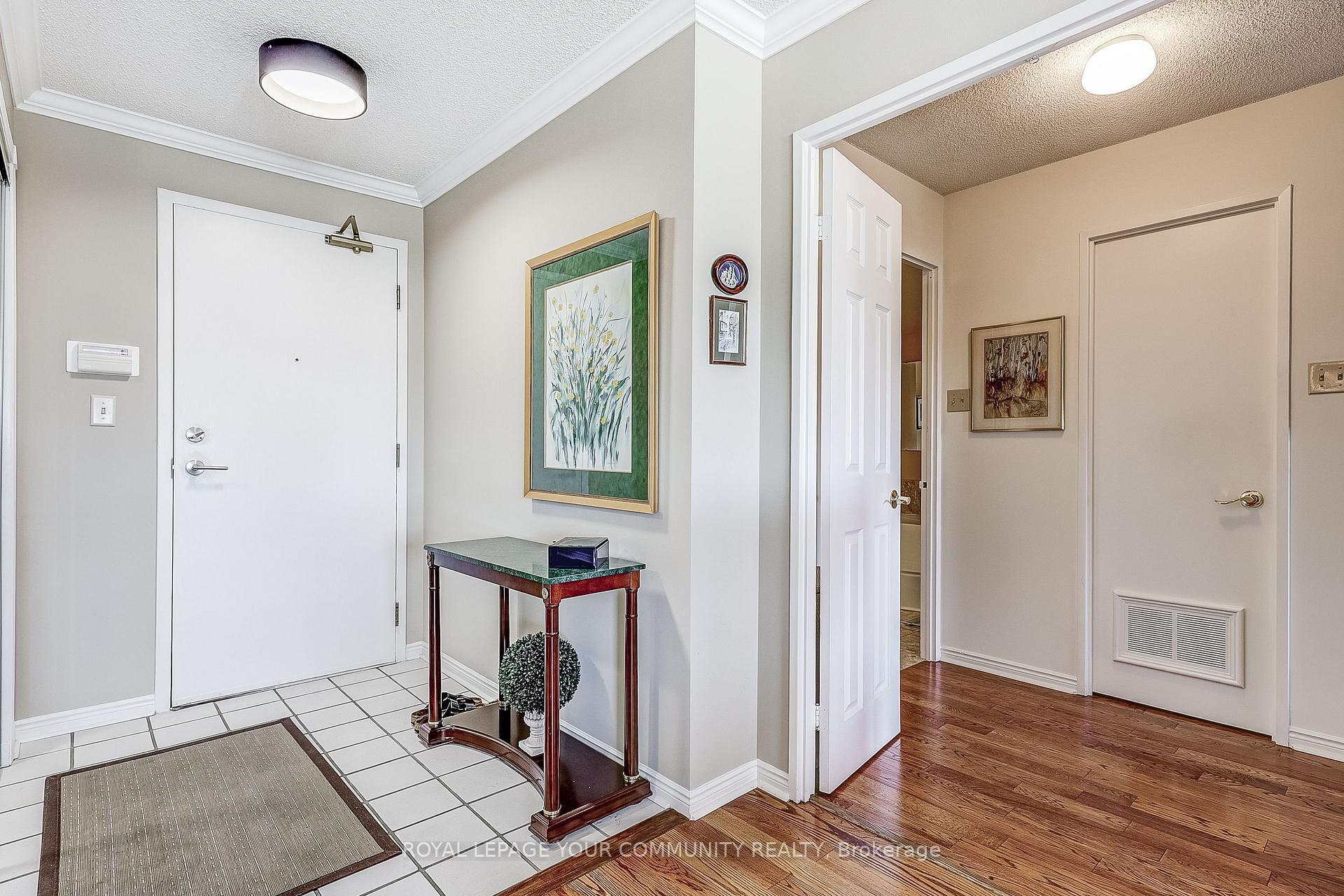 Photo 11 of Unit 604, 14924 Yonge Street S, Aurora, Aurora Highlands — HOMEH