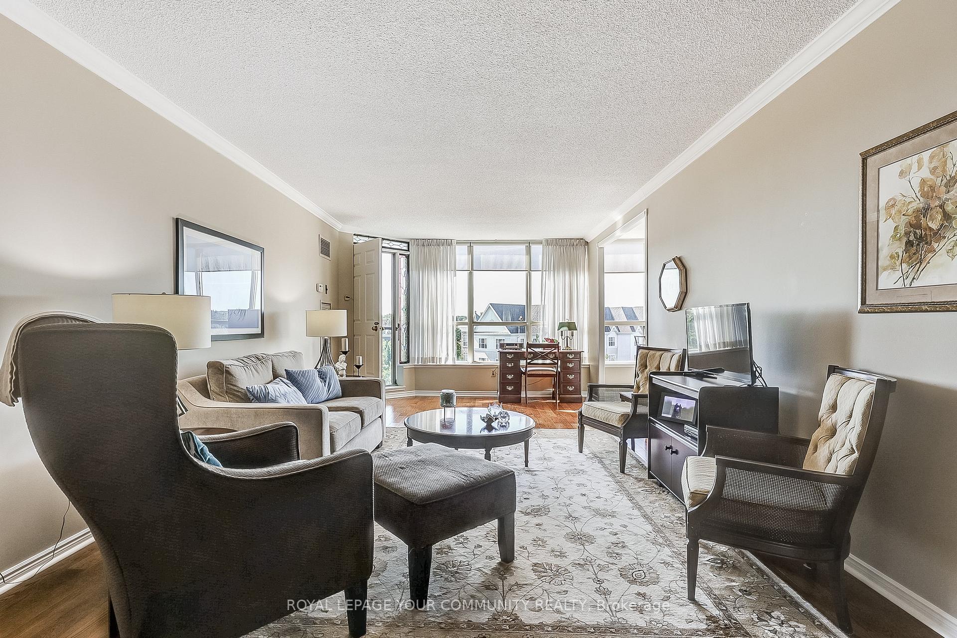 Photo 4 of Unit 604, 14924 Yonge Street S, Aurora, Aurora Highlands — HOMEH
