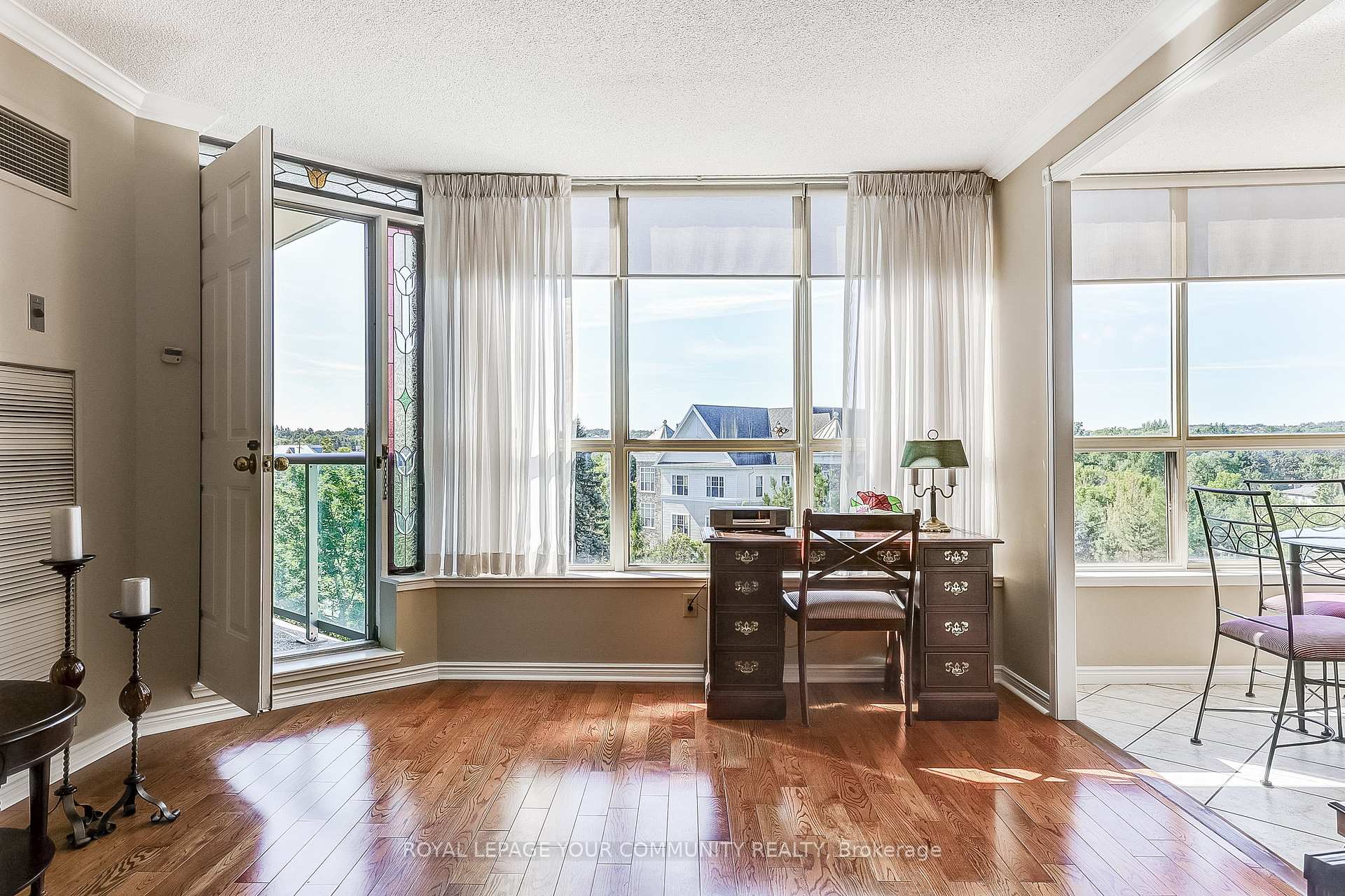 Photo 14 of Unit 604, 14924 Yonge Street S, Aurora, Aurora Highlands — HOMEH