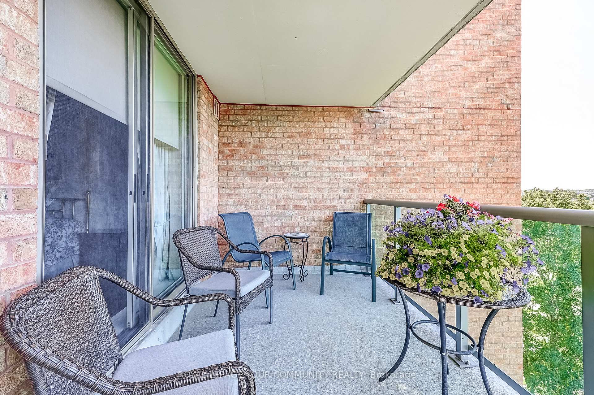 Photo 13 of Unit 604, 14924 Yonge Street S, Aurora, Aurora Highlands — HOMEH