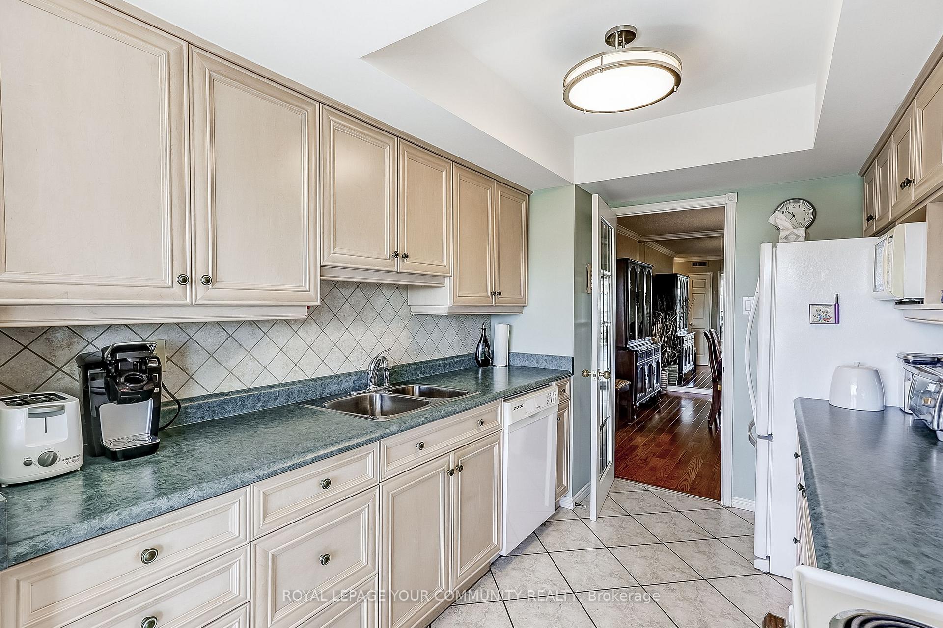 Photo 17 of Unit 604, 14924 Yonge Street S, Aurora, Aurora Highlands — HOMEH