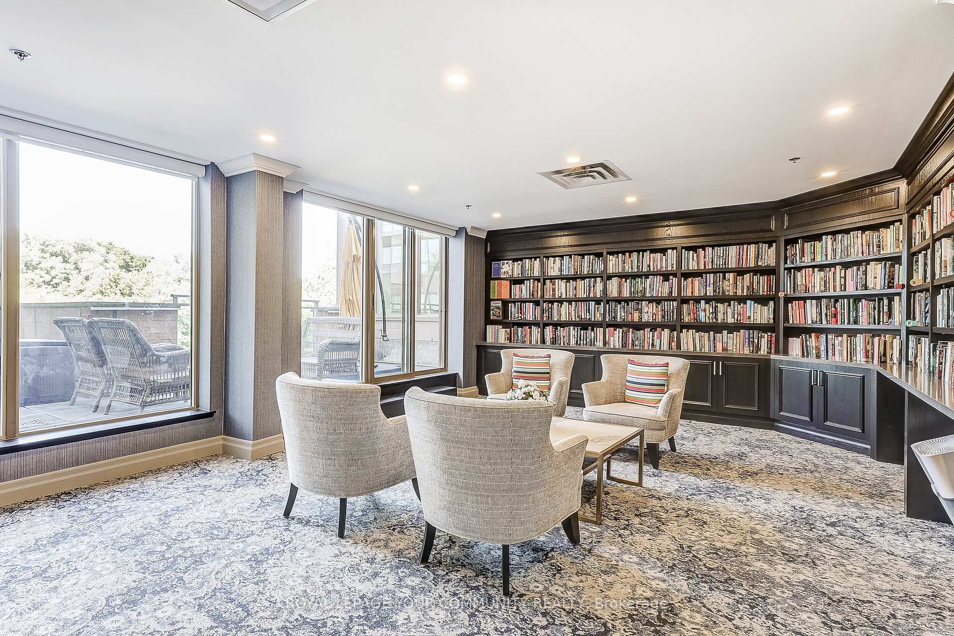 Photo 33 of Unit 604, 14924 Yonge Street S, Aurora, Aurora Highlands — HOMEH