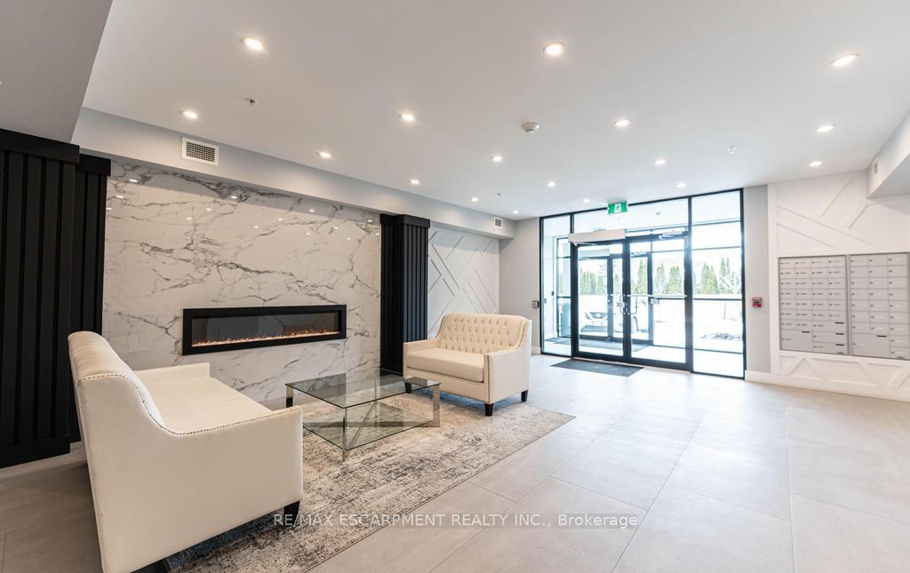 Photo 4 of Unit 106, 120 Springvalley Crescent, Hamilton, Kernighan — HOMEH