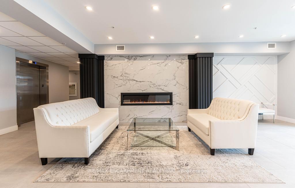 Photo 3 of Unit 106, 120 Springvalley Crescent, Hamilton, Kernighan — HOMEH