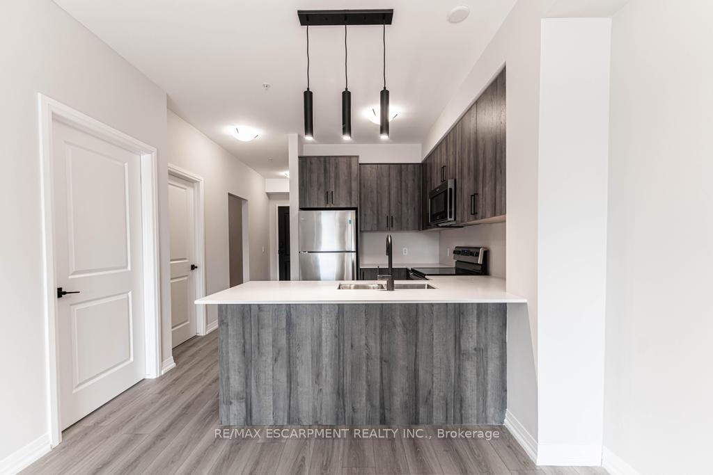 Photo 2 of Unit 106, 120 Springvalley Crescent, Hamilton, Kernighan — HOMEH